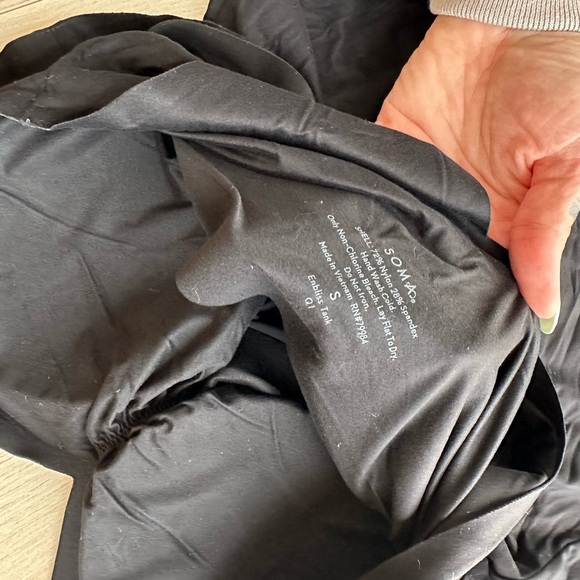 Soma Enbliss Incredibly Soft Lightweight Smoothing Bra Tank in Black, Small - Picture 4 of 4